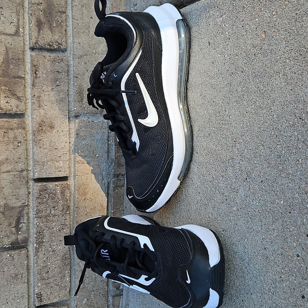 Nike Black and White Running Sneakers